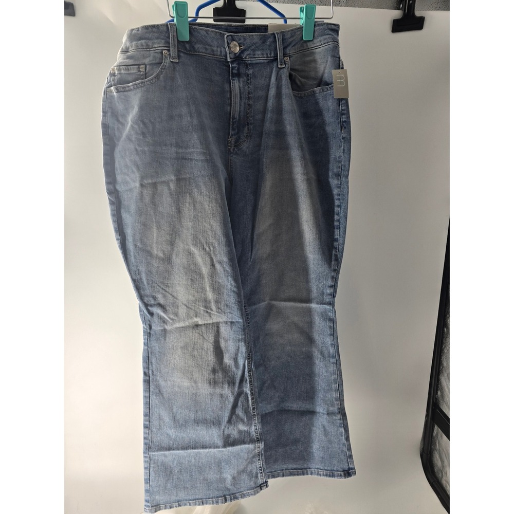 Maurices M Jeans Womens 20W Short Curvy High Rise Flare Light Wash Blue Denim